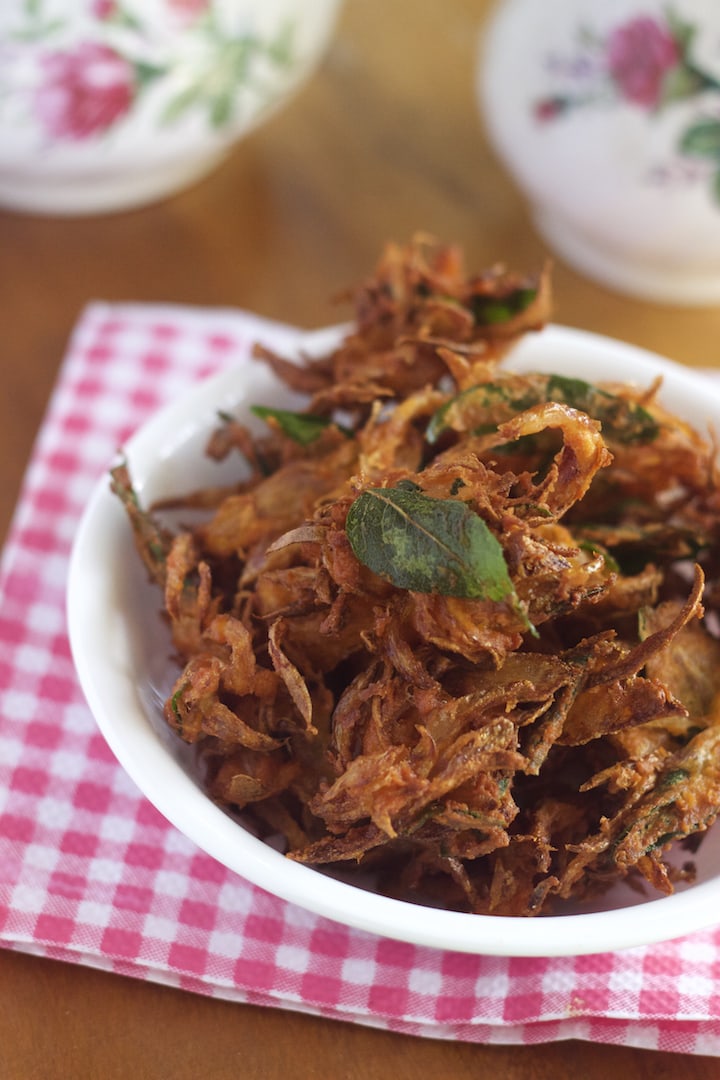 Onion Fritters recipe,onion pakoras, onion bhaji, onion bhaji recipe, crispy onion fritters, crispy onion bhajis