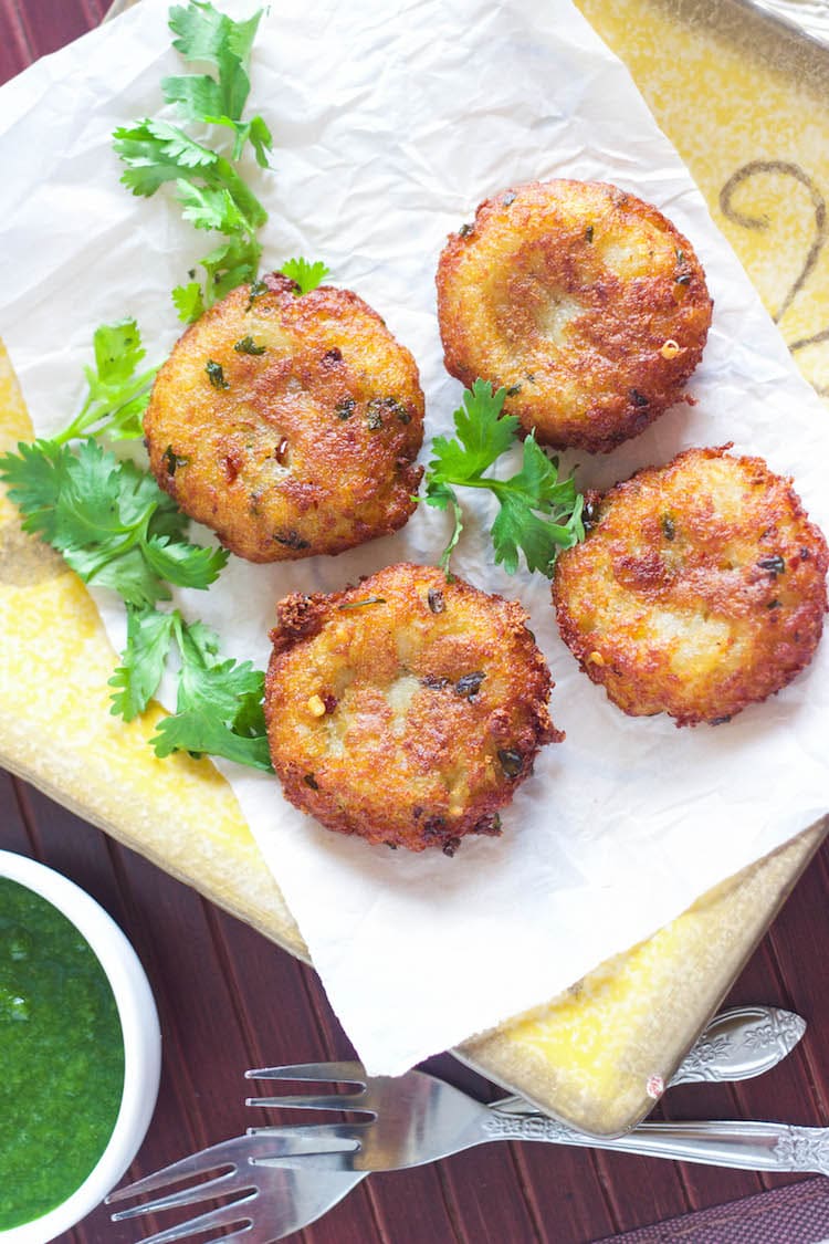 Crispy Aloo Tikkis | Potato Tikkis with Green Chutney