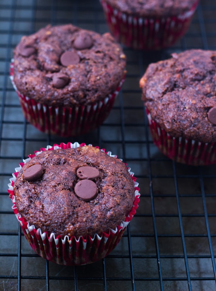 whole wheat chocolate banana muffins,chocolate banana muffins, yogurt muffins, banana muffins with yogurt, wholewheat muffins, breakfast muffins, leftover banana recipes