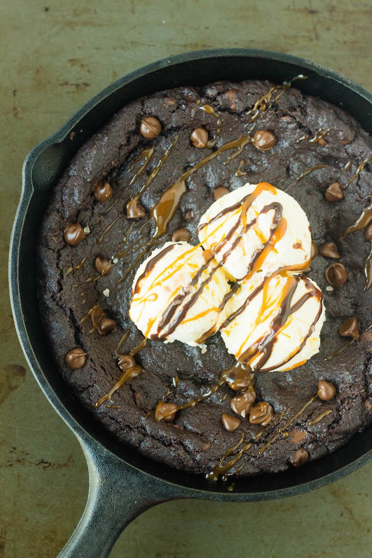 Salted Caramel Cookie Skillet