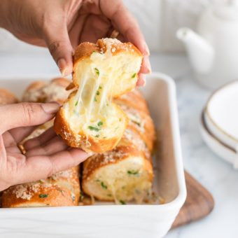 Cheesy Garlic Pull-apart Bread Recipe
